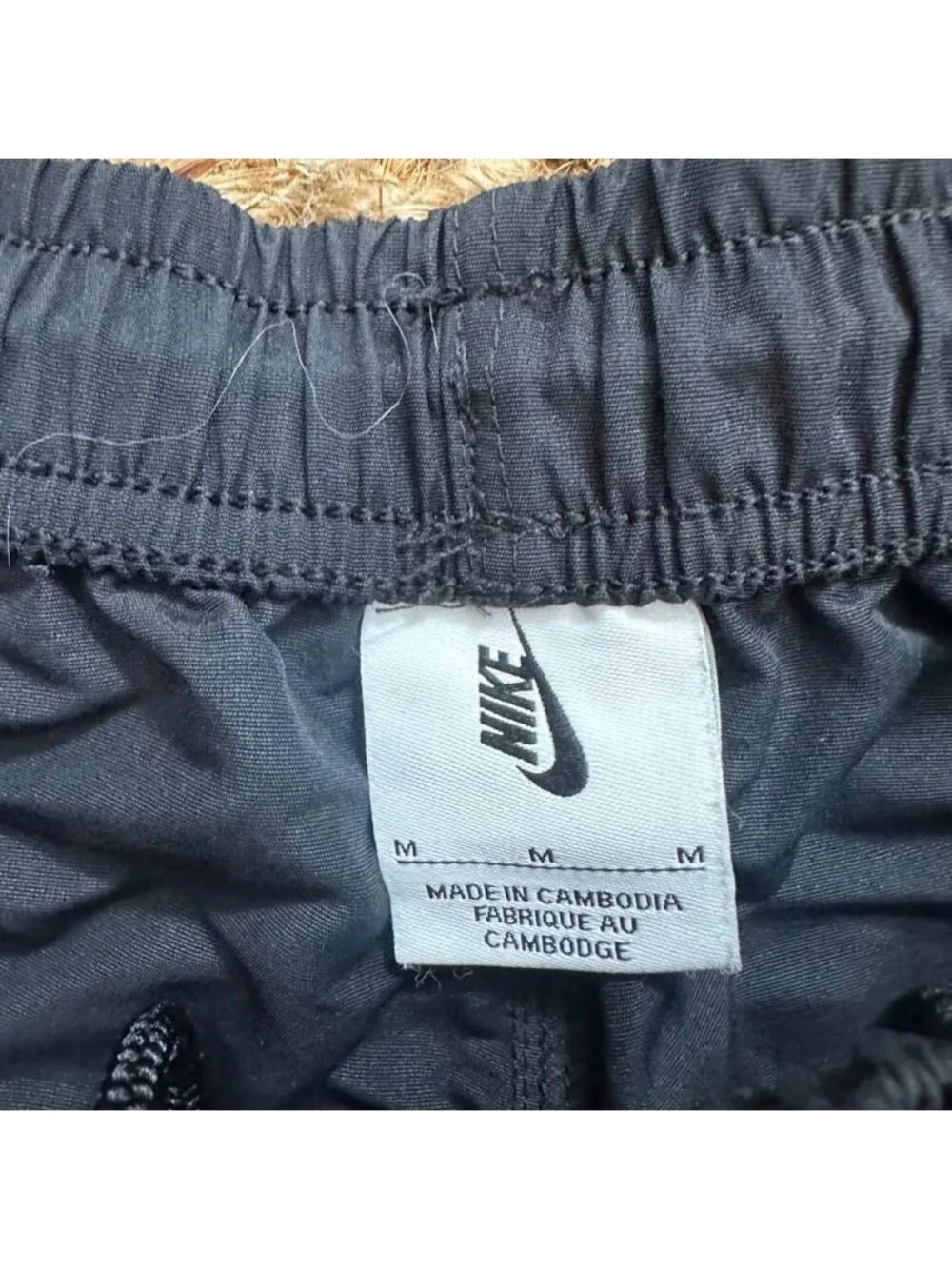 Nike NGR Solo Swoosh Black Athletic Shorts Mens Medium Drawstring Elastic Waist